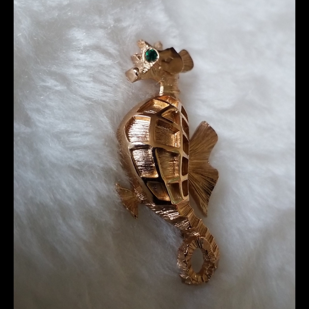 NAPIER Rhinestone Seahorse Brooch - Picture 2 of 6